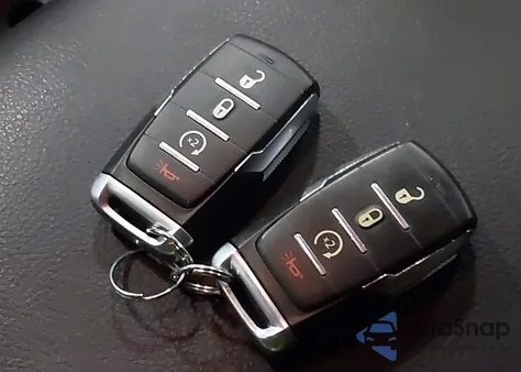 2020 Ram 1500 Big Horn 4X4 5'7 Box z USA, uszkodzony, nr VIN 1C6SRFFTXLN366775